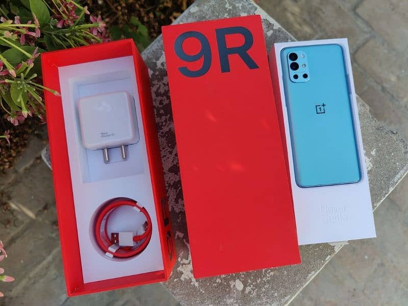 OnePlus 9r with box 0