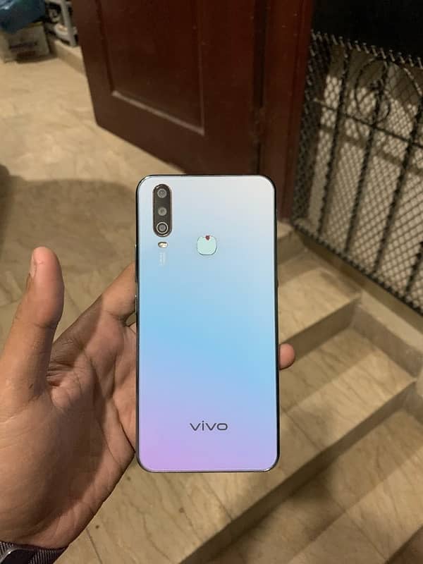 VIVO Y17 2