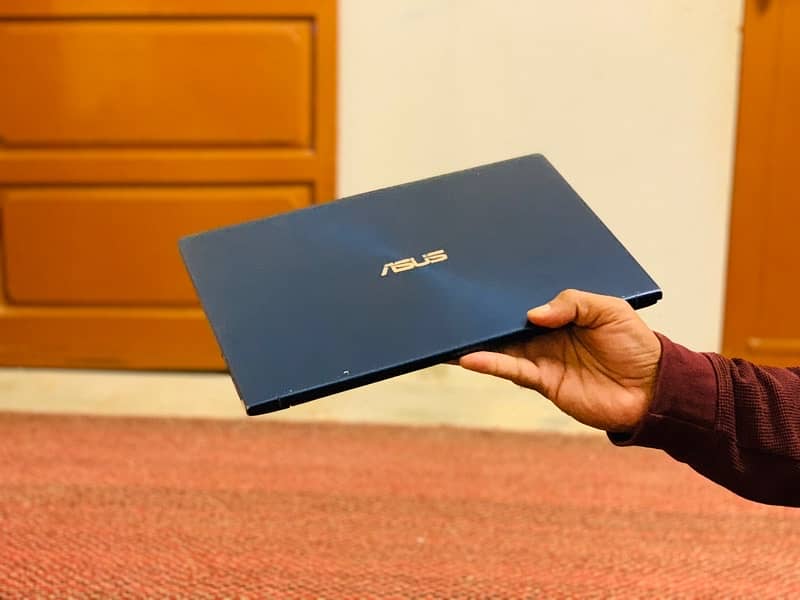 ASUS ZenBook 14 UX433FA Ultrabook 2