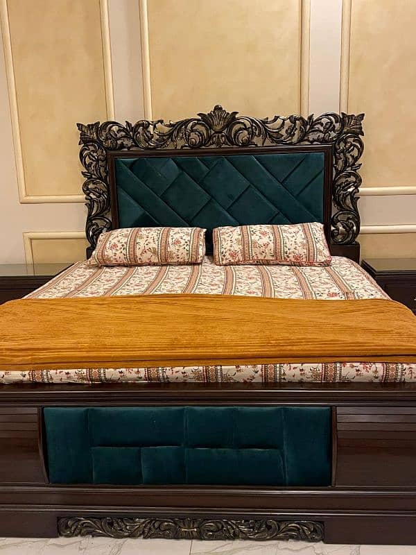 bed / king size / double bed / wooden bed / bed dressing side table 0