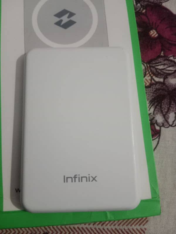 Infinix Note 40 wireless Charger powerbank 3