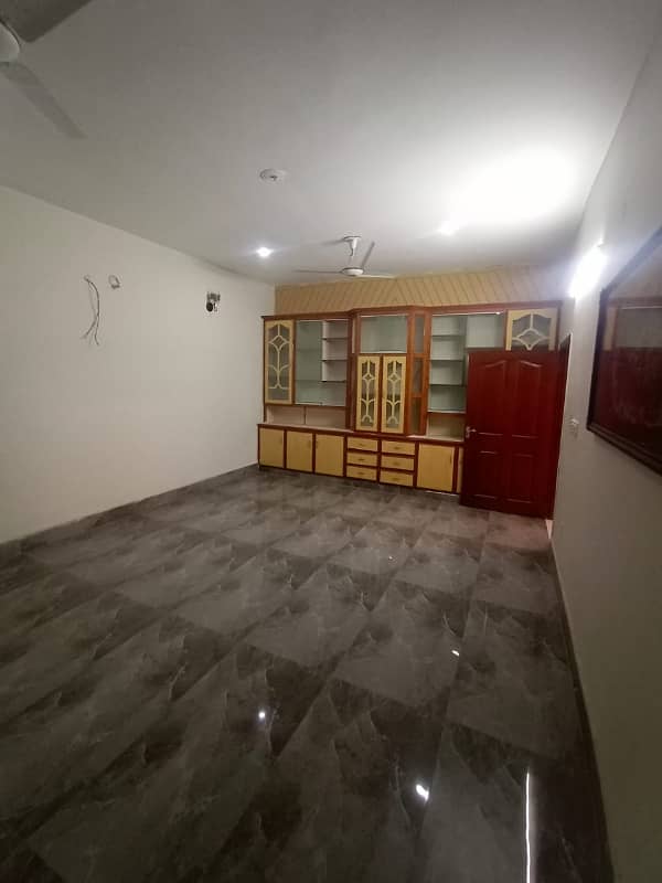 1 Kanal Upper Portion Available For Rent 4