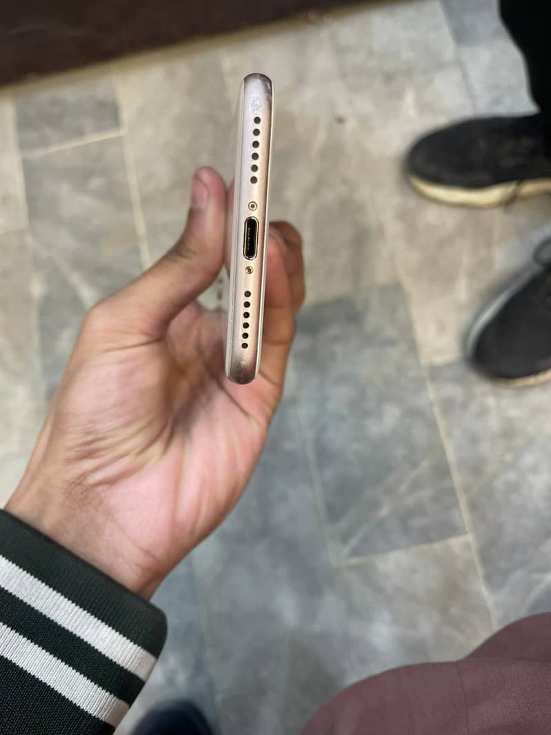 Iphone 8 64GB NON PTA JV. condition 9/10. 4