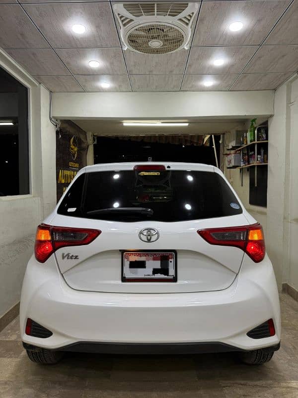 Toyota Vitz 2018 4