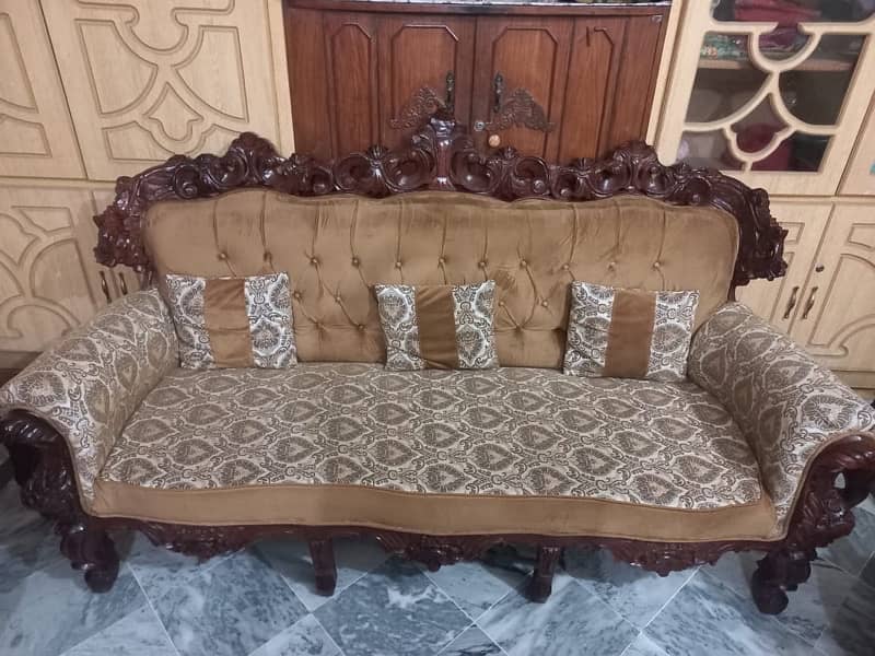 brand new chinoti 5 seater sofa set with tables 1