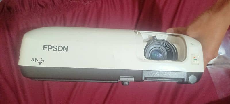 Epson projector with 3000+hours life time with 2tb usb 2