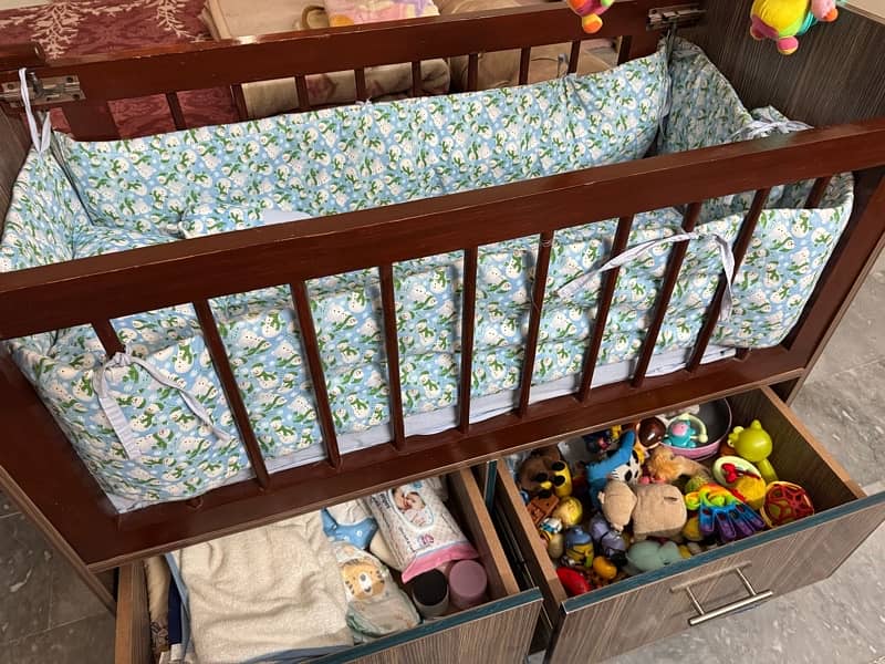 Baby Cot with matress, bedding and cot bumpers 0