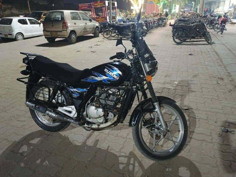 Suzuki GS150se available for sale in excellent condition sealed bike. . 12