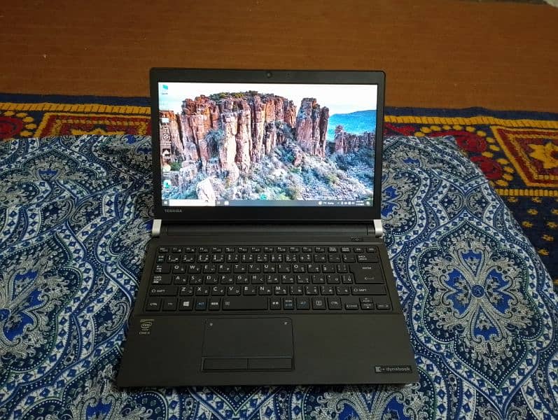 Toshiba dynabook R73 i5 5th Gen 8gb,128gb ssd 3