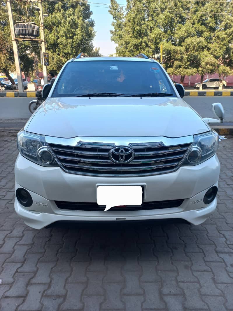 Toyota Fortuner V 2015 0