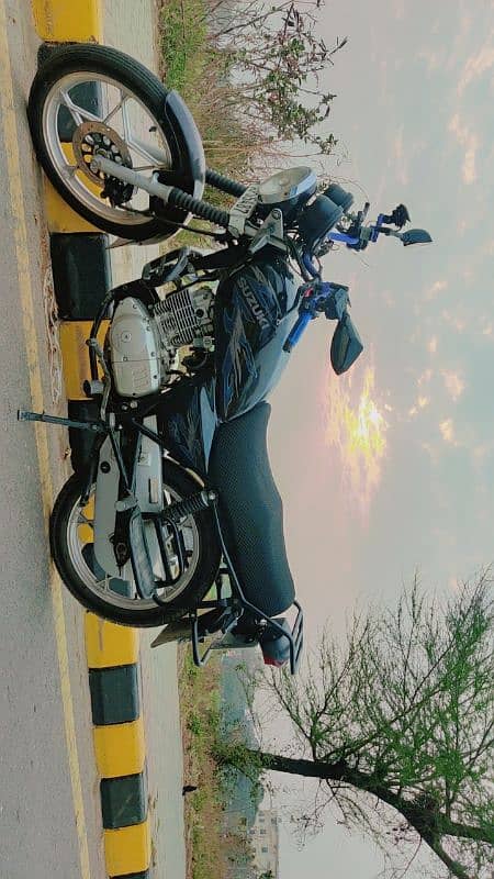 Suzuki GS150 SE Black colour 1