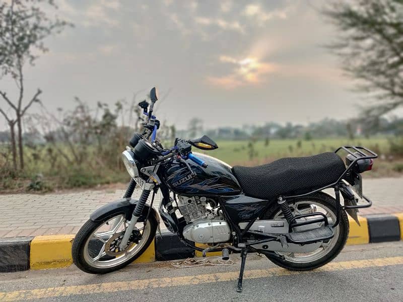 Suzuki GS150 SE Black colour 6