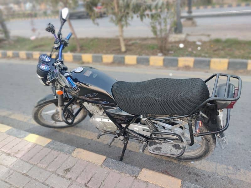 Suzuki GS150 SE Black colour 7