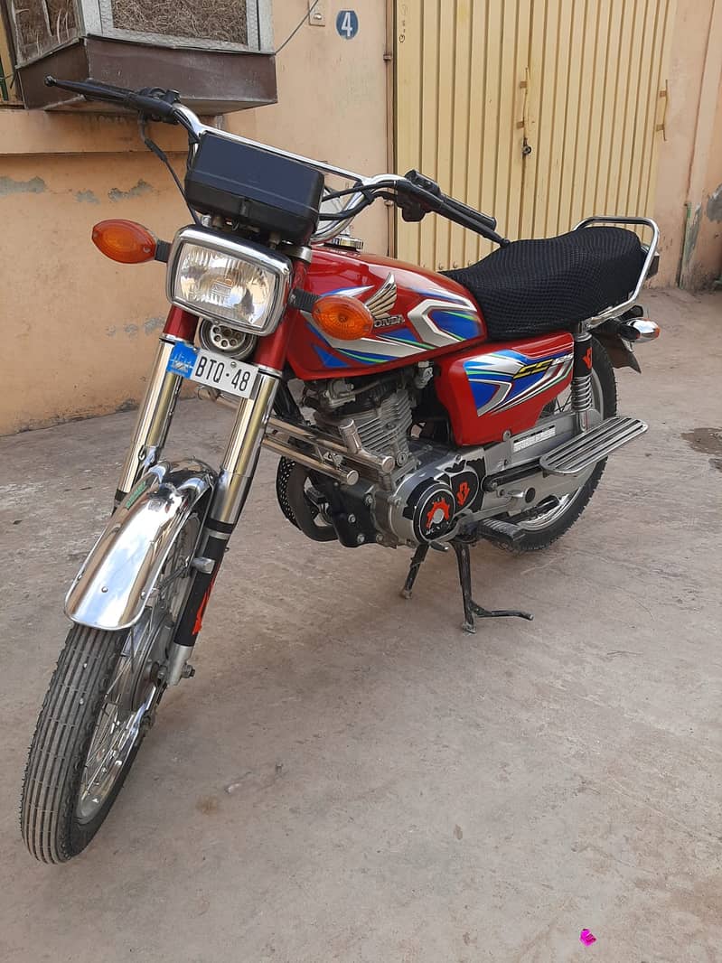 Honda CG 125 2022MODEL ISLAMABAD NUMBER 3