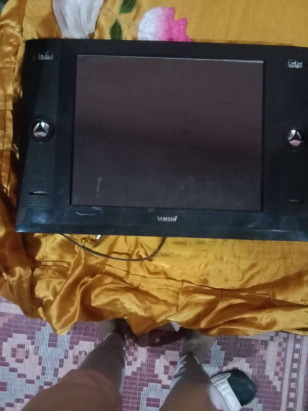 24 inch led 16 inch screen good condition 9 month used 03076297346 1