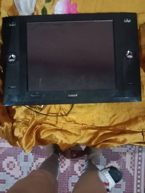 24 inch led 16 inch screen good condition 9 month used 03076297346 2