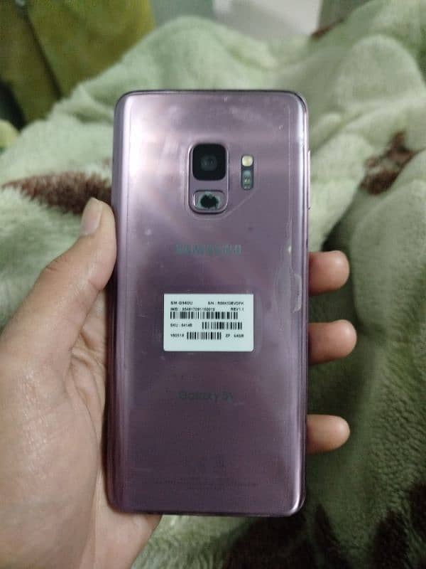 I AM selling Samsung S9 4/64 3