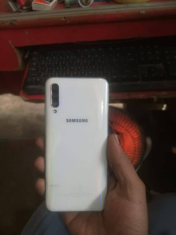 samsung A50 4gb/128gb 8