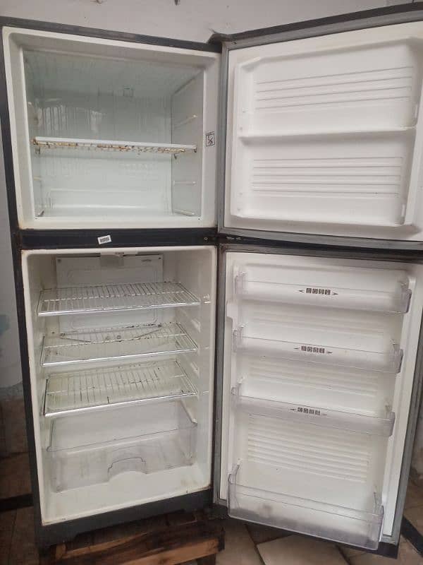 fridge dowlance for sale 0