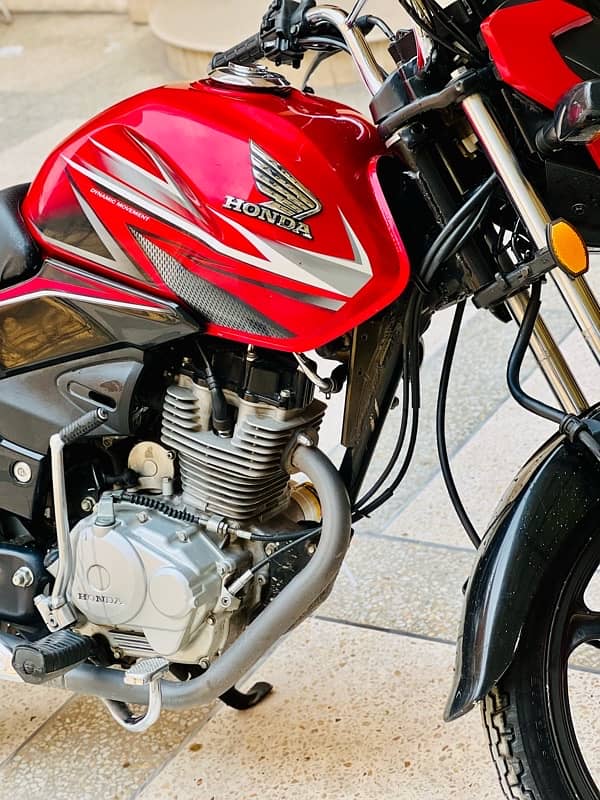 Honda CB 125F 3