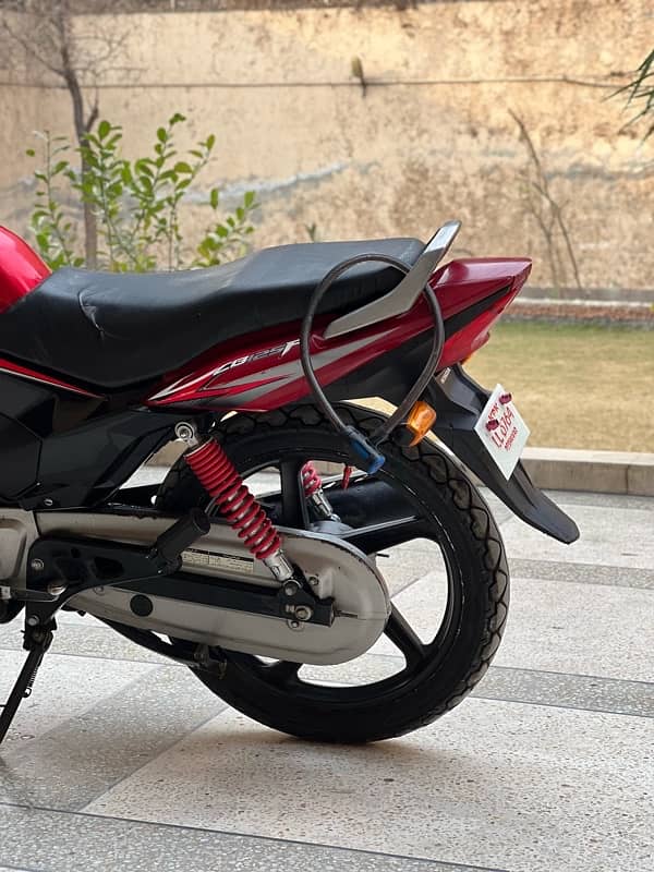 Honda CB 125F 9