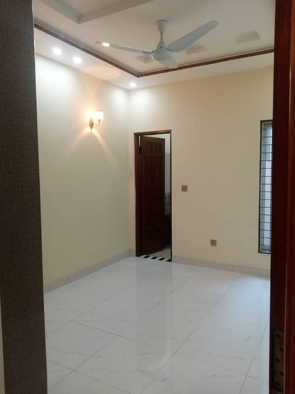 10 Marla Triple Storey House For Sale In Umer Block Allama Iqbal Town Lahore 0