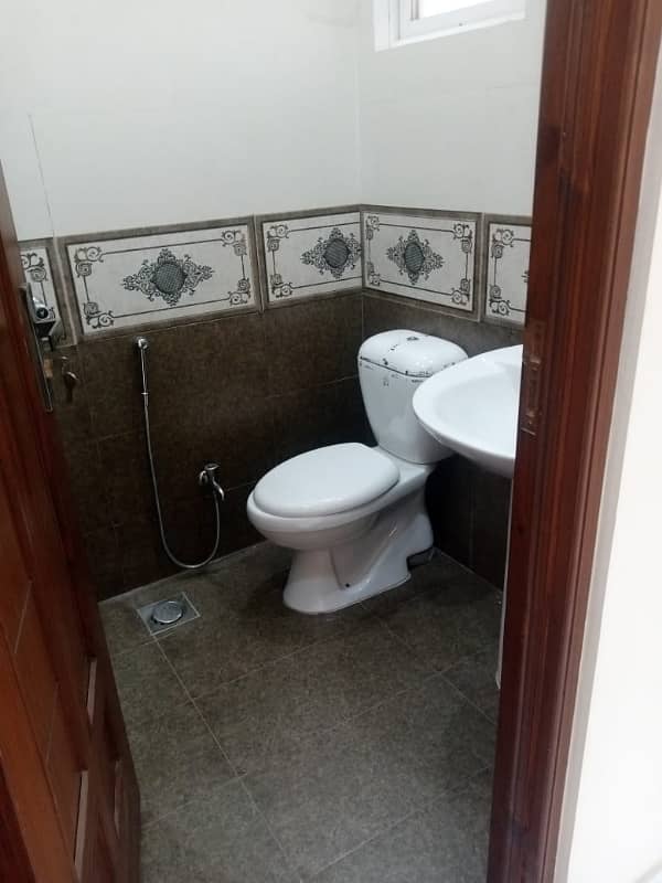 10 Marla Triple Storey House For Sale In Umer Block Allama Iqbal Town Lahore 5