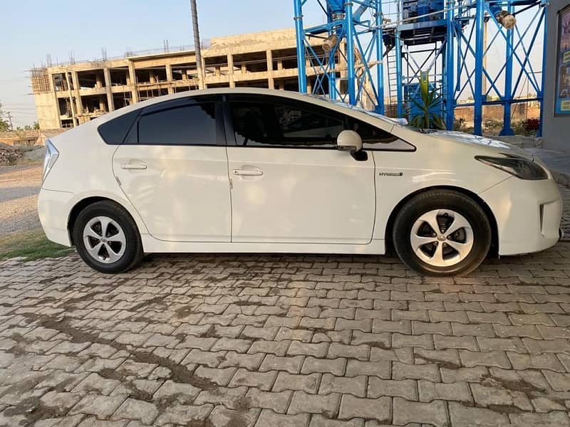 Toyota Prius 2013 6