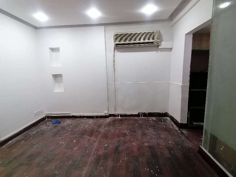 Office 1240 Square Feet For rent In Siddique Trade Center 13