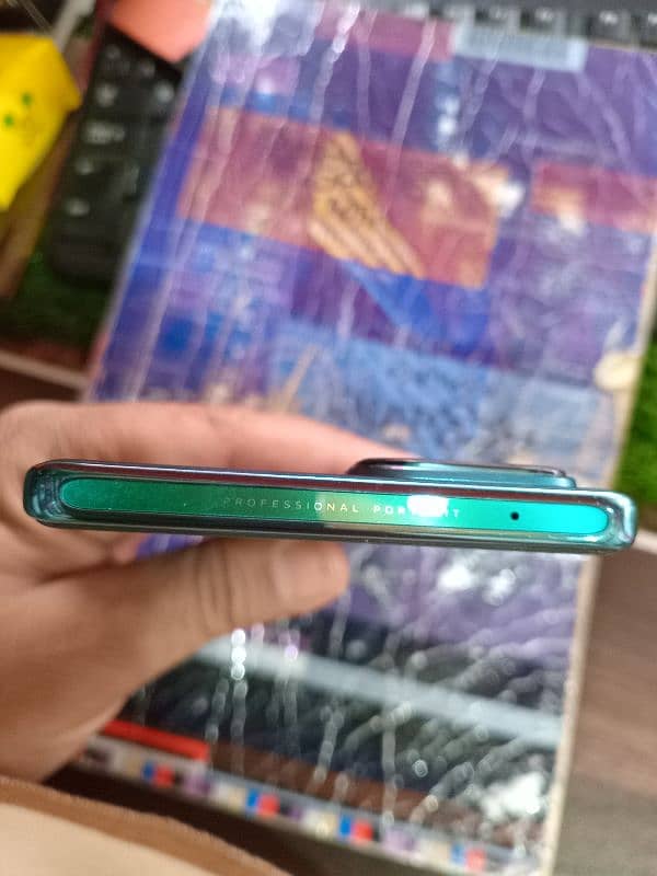 vivo v30 5g. . 12.256. . 10.10. . green color 8 month wranty. . full box 5