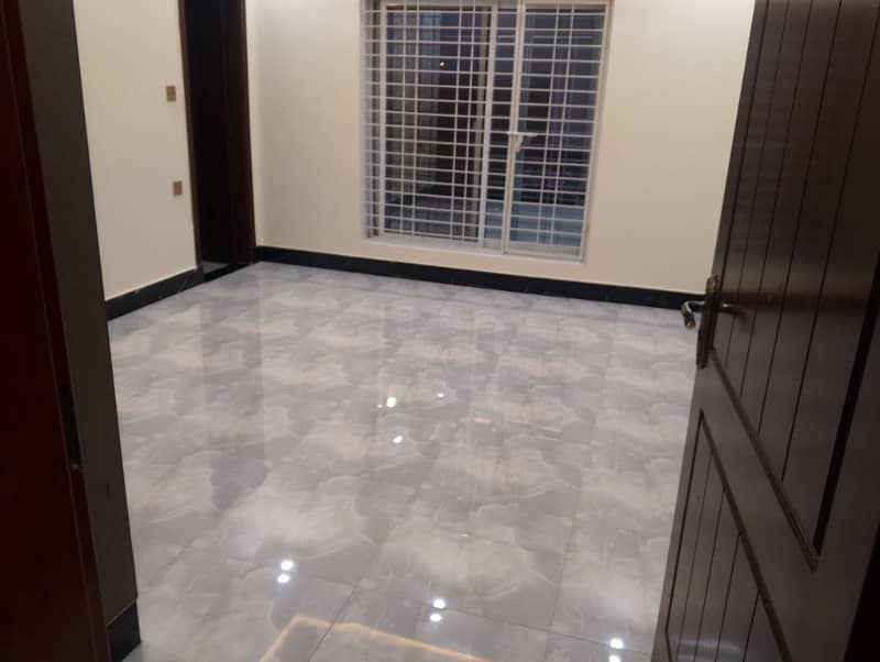 Rent Big one kanal saprate upper portion in diamond city Phase I 0