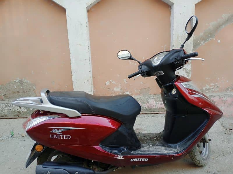 United company sakooty (100cc)red colour 4