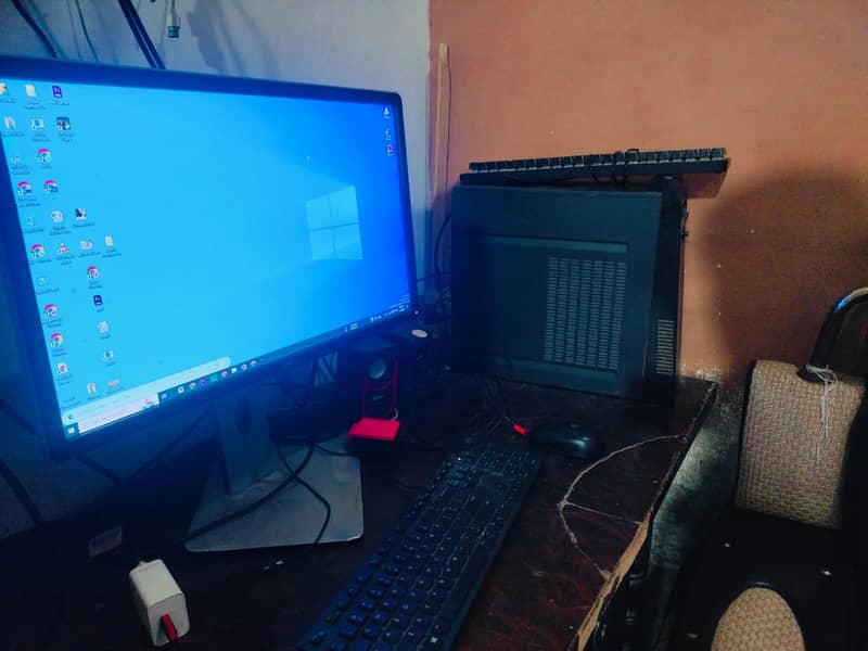 Computer for sale with 2GB Graphic Card SSD hard disc 128 0