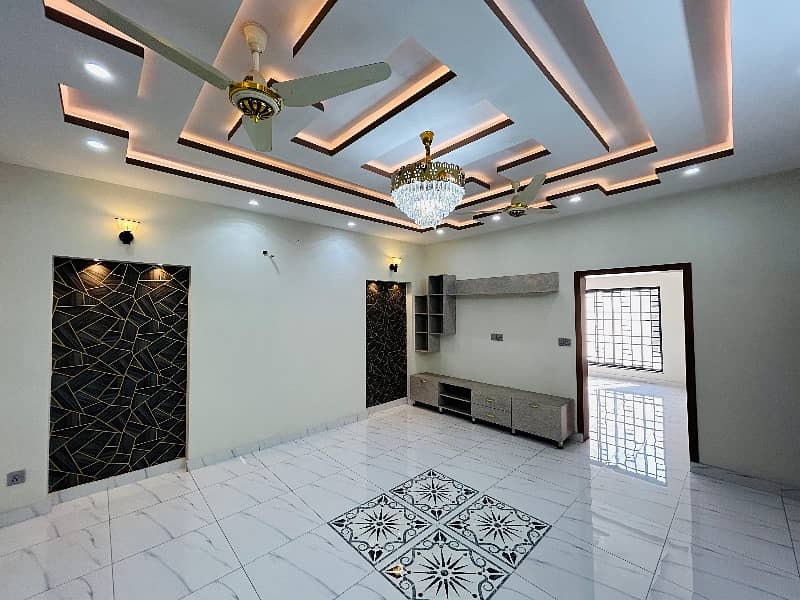 Prime Location House Of 1 Kanal For sale In Central Park - Block A 1