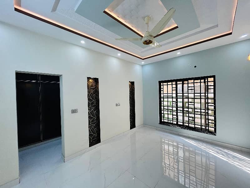 Prime Location House Of 1 Kanal For sale In Central Park - Block A 2