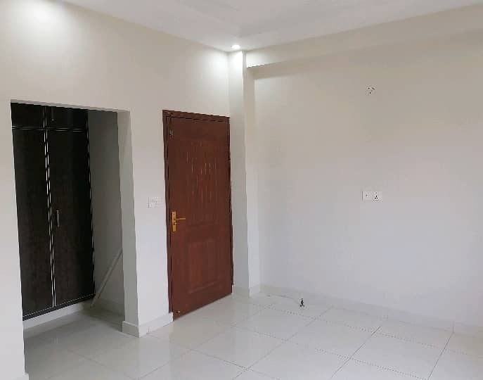 Brand New ready To Rent A Flat 10 Marla In Askari 11 - Sector D Lahore. 2