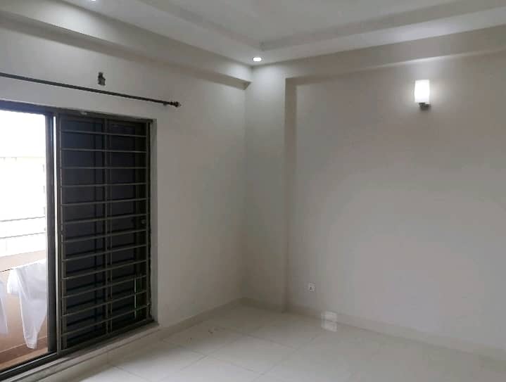 Brand New ready To Rent A Flat 10 Marla In Askari 11 - Sector D Lahore. 3