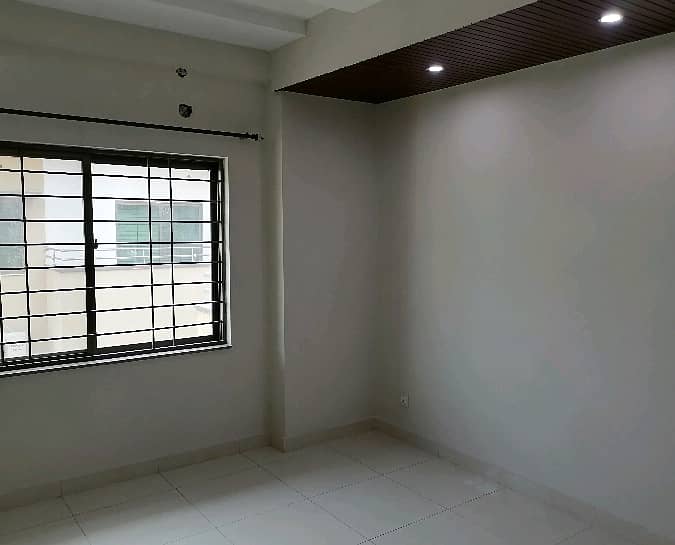 Brand New ready To Rent A Flat 10 Marla In Askari 11 - Sector D Lahore. 6