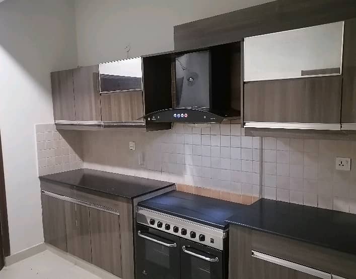 Brand New ready To Rent A Flat 10 Marla In Askari 11 - Sector D Lahore. 8