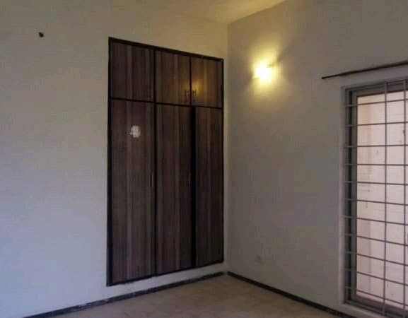 5 Marla Flat In Askari 11 - Sector C For rent At Good Location 1