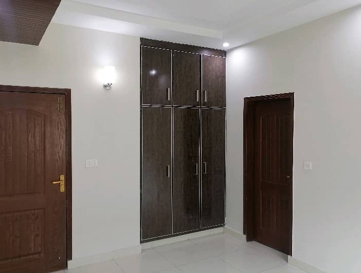 Brand New Ready To Rent A Flat 10 Marla In Askari 11 - Sector D Lahore. 6