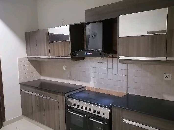 Brand New Ready To Rent A Flat 10 Marla In Askari 11 - Sector D Lahore. 9