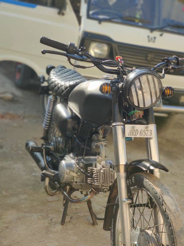 Assalamualaikum    CAFE RACER bike hai har cheez clear hai 4