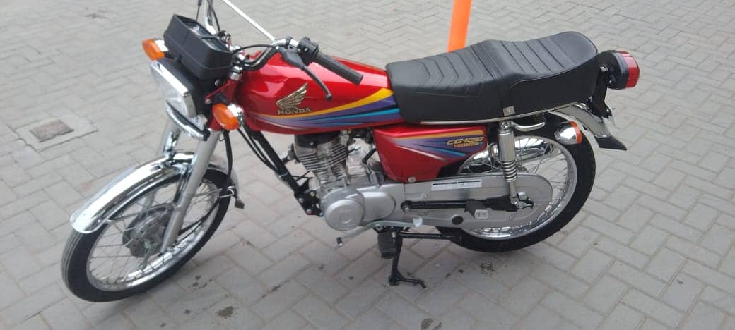 Honda CG 125 model 2011 for urgent sale My WhatsApp 03198816247 1