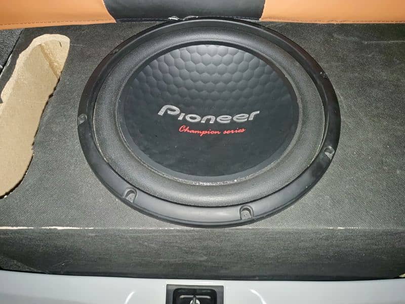 Pionner woofer and aimplifier 1