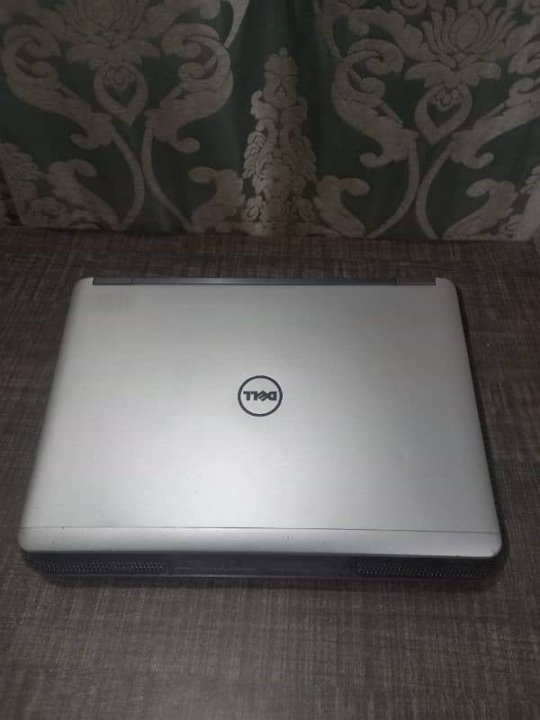 Dell latitude E7440 1