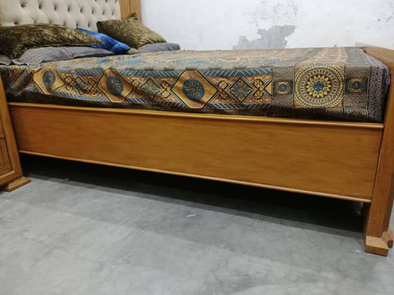 Master Bed  ,  Almarii , Showcase 6