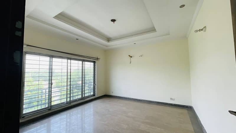 House available for silent office 8