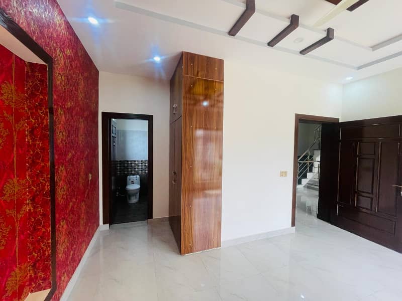 10 MARLA UPER PORTION FOR RENT IN BAHRIA TOWN LAHORE 2