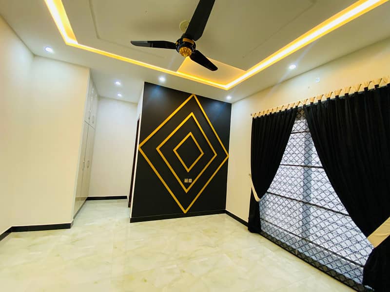 10 MARLA UPER PORTION FOR RENT IN BAHRIA TOWN LAHORE 6